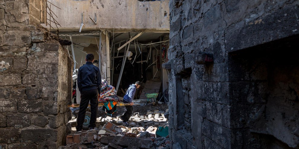 Diyarbakir im Februar 2016: Lockerung der Ausgangssperre, damit die kurdische Bevölkerung ihre Sachen packen und fliehen kann. © Gael Cloarec