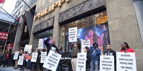 Protestveranstaltung gegen Dutertes Anti-Drogen-Krieg vor dem philippinischen Konsulat in New York, Oktober 2016. © VOCAL-NY / Wikicommons