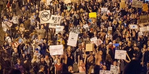 Proteste über Proteste gegen Trump und seine Dekrete: In Portland gingen Tausende tagelang auf die Strasse und äusserten ihr Missfallen über die Wahl Trumps zum 45. Präsidenten der USA. © Diego G Diaz / Shutterstock