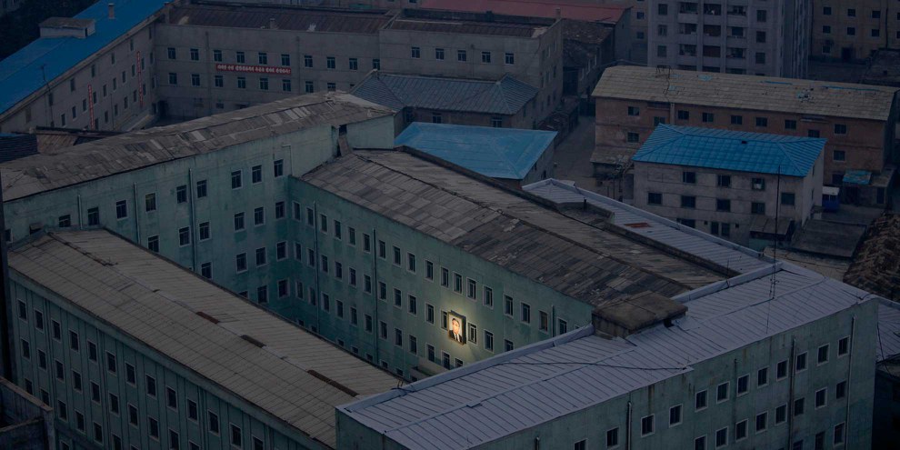 Geschlossene Gesellschaft: Porträt des Staatsgründers Kim Il-Sung in der nordkoreanischen Hauptstadt Pjöngjang. © REUTERS/Damir Sagolj/Files