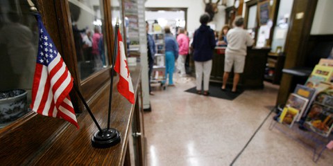 Geteilte Bibliothek. Eine schwarze Linie kennzeichnet den Grenzverlauf in der Haskell Free Library zwischen Derby Line (USA) und Stanstead (Kanada). © Keystone/AP Toby Talbot