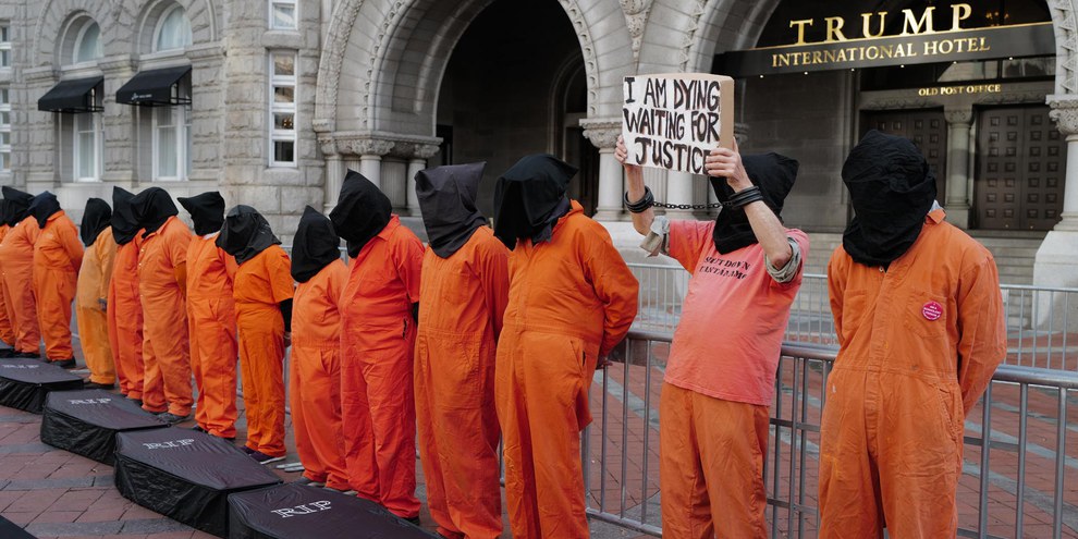 Aktion vor dem Trump-International Hotel in Washington am 11. Januar 2020 anlässlich des 18. Jahrestags der Eröffnung des Gefängnisses in Guantánamo. © Phil Pasquini / shutterstock.com