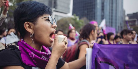 Sie vertritt ihre Meinung laut und klar: Demonstrantin in Mexiko-Stadt. © Sergio Ortiz / Amnesty International