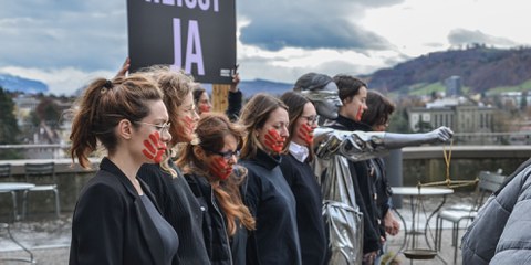 Kundgebung: «Nur Ja heisst Ja». © AI