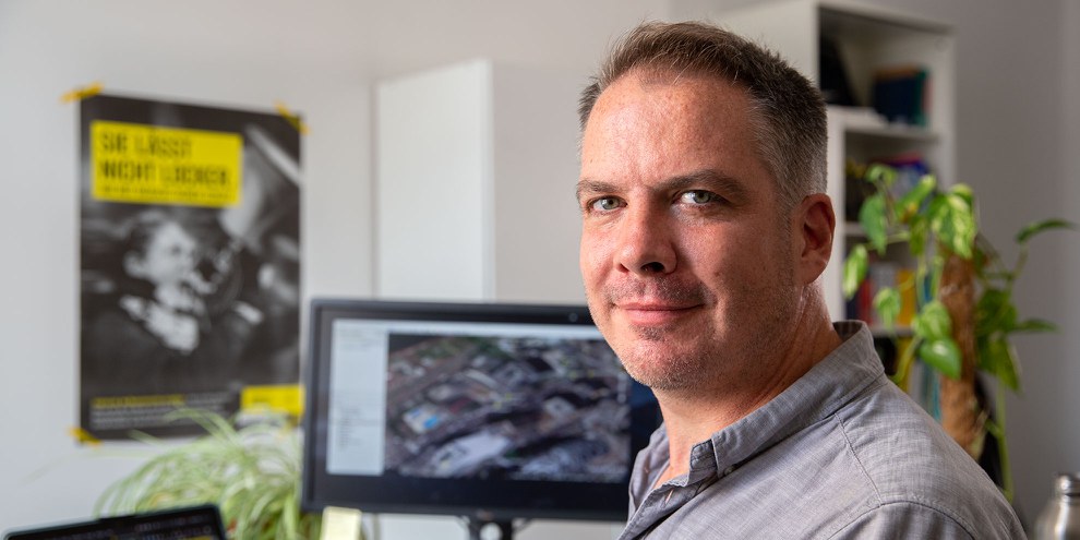 Sam Dubberley: «Wir werfen ein Licht auf Menschenrechtsverletzungen, und die Verantwortlichen wissen, dass ihnen jemand auf die Finger schaut.» © AI