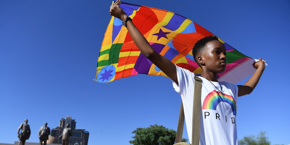 Eine Premiere: Teilnehmerin der ersten Pride Parade in Gaborone, Botswana, November 2019. © Monirul Bhuiyan /AFP/ Getty Images