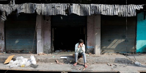 Dieses Haus von Muslim*innen wurde während der Unruhen im März 2020 angezündet. © REUTERS/Danish Siddiqui