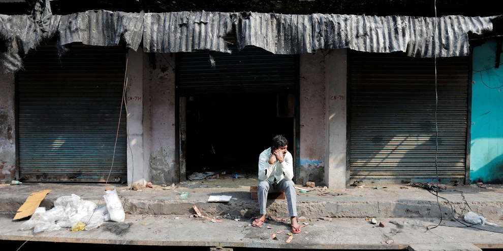 Dieses Haus von Muslim*innen wurde während der Unruhen im März 2020 angezündet. © REUTERS/Danish Siddiqui