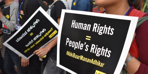 Solidaritätskundgebungen für Amnestys Sektion in Indien, die ihre Büros schliessen musste. © Amnesty International