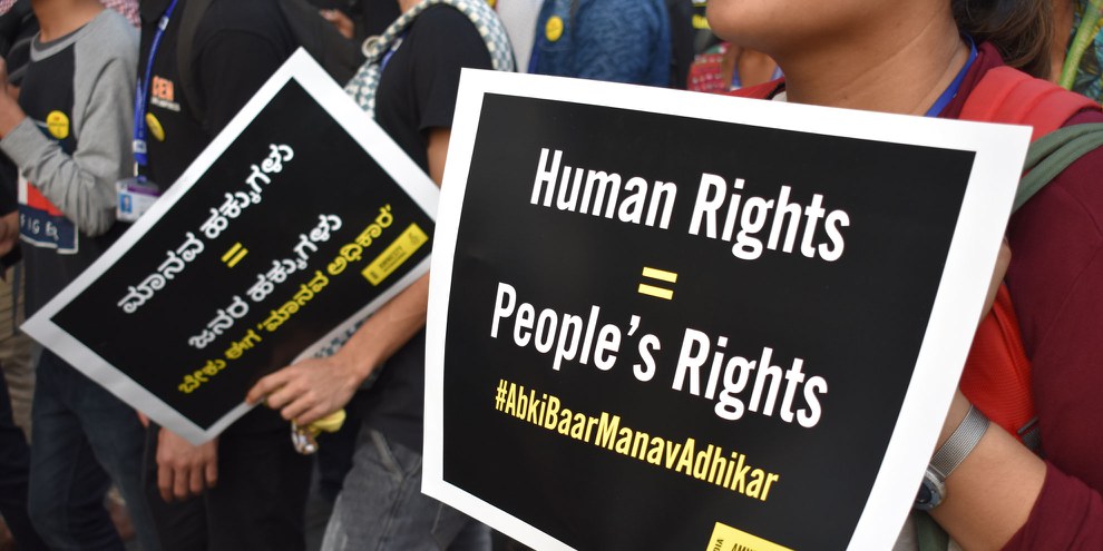Solidaritätskundgebungen für Amnestys Sektion in Indien, die ihre Büros schliessen musste. © Amnesty International