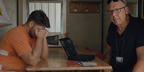 Chefinspektor Stefan Hirt will Missstände auf Schweizer Baustellen aufdecken – und illegale Arbeitsverhältnisse entlarven. © Fair & Ugly