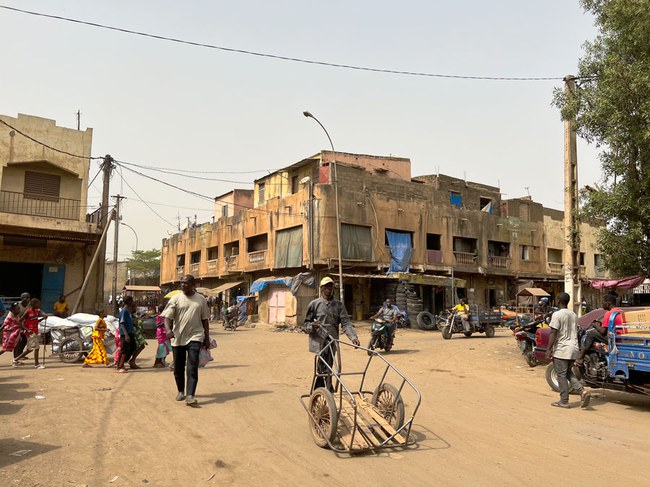 Das-Marktviertel-der-malischen-Hauptstadt-Bamako.jpg