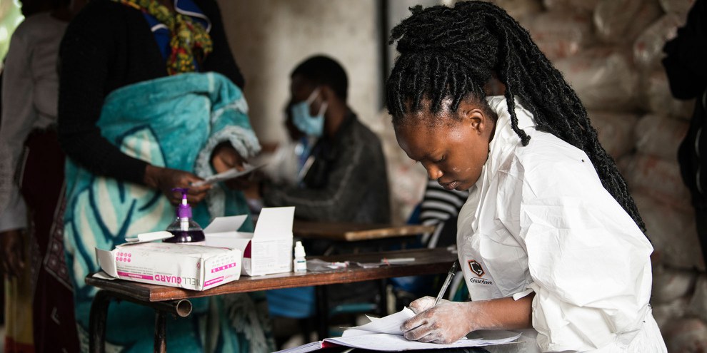 Die Zusammenarbeit mit der Bevölkerung ist zentral bei der Behandlung von und Sensibilisierung für Krankheiten im südlichen Afrika. © Thoko Chikondi / Keystone