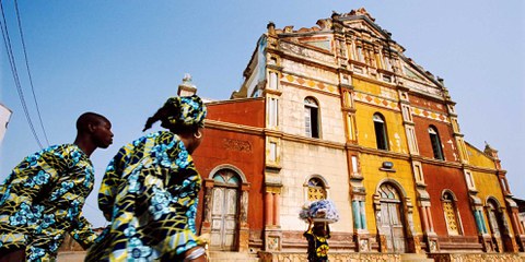 Ausdruck des Gemischs der Religionen: Die grosse Moschee in Benins Hauptstadt Porto Novo, gebaut im Stil afro-brasilianischer Kirchen. © Le Figaro Magazine/laif