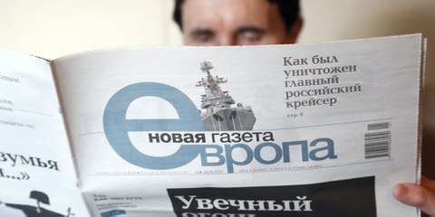 Die kremlkritische Zeitung «Novaya Gazeta» wurde in Russland auf Druck der Behörden eingestellt. Seit 2022 erscheint «Novaya Gazeta Europa» in Lettland. © Toms Kalnins / EPA / Keystone