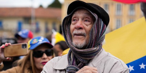 Demonstrationen nur noch im Ausland risikofrei möglich: Ein Anhänger der venezolanischen Oppositionsführerin María Corina Machado demonstriert in Bogotá (Kolumbien) für freie und faire Wahlen im Juli. © Fernando Vergara / AP / Keystone