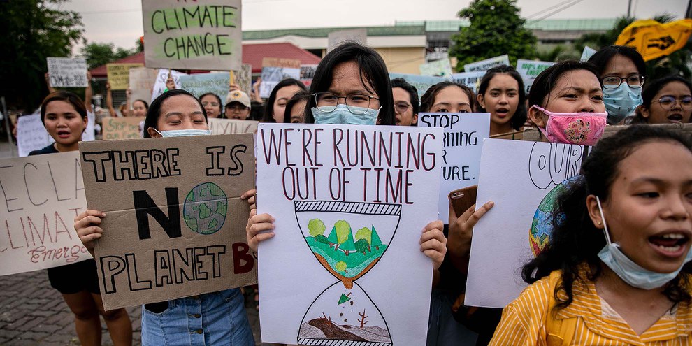 Marinel Ubaldo nimmt am 20.9.2019 in Tacloban City auf den Philippinen mit anderen AktvistInnen am globalen Klimastreik teil. © AI/Eloisa Lopez