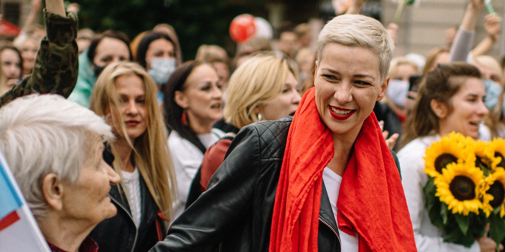 Die belarussische Regimegegnerin Maryia Kalesnikava an einer Protestveranstaltung gegen die unfairen Präsidentschaftswahlen kurz vor ihrer Verhaftung im September 2020.  © ViktarBabaryka HQ (Photo: Pasha Kritchko)