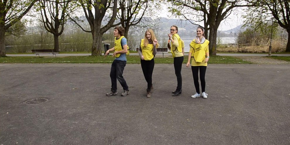 «Happy» mit AMNESTY YOUTH
