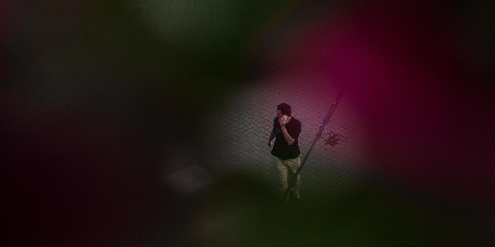 Au nom de la sécurité, les autorités mettent en place une surveillance de masse préventive, contraire au respect de la sphère privée. © Max Savychau