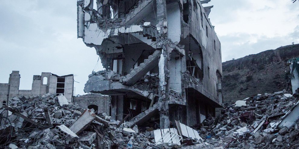 Bâtiment résidentiel détruit le 25 août 2017, lors d'un raid aérien saoudien qui a fait 16 morts et 17 blessés. © Rawan Shaif