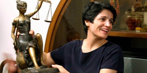 Nasrin Sotoudeh, éminente avocate iranienne et défenseure des droits humains, condamnée à 38 ans de prison et 148 coups de fouets.  © Private