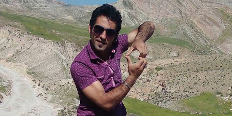 Hadi Rostani (sur la photo) ainsi que Mehdi Shahivand et Mehdi Sharfian sont menacés d'amputation des doigts © Droits réservés