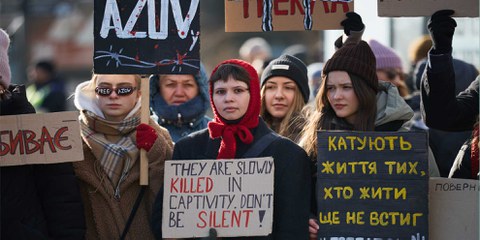 Rassemblement en soutien aux prisonniers de guerre ukrainiens de Marioupol le 9 février 2025 à Kiev, Ukraine © Photo par hurricanehank/Global Images Ukraine via Getty Images