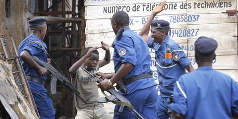 La police burundaise a eu recours à la force de manière excessive, y compris contre des enfants. © EPA/DAI KUROKAWA