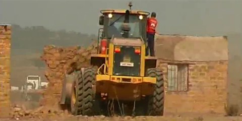 L'entreprise belge EGMF a prêté ses bulldozers pour expulser de force des centaines de personnes vivant à Kawama. © AI