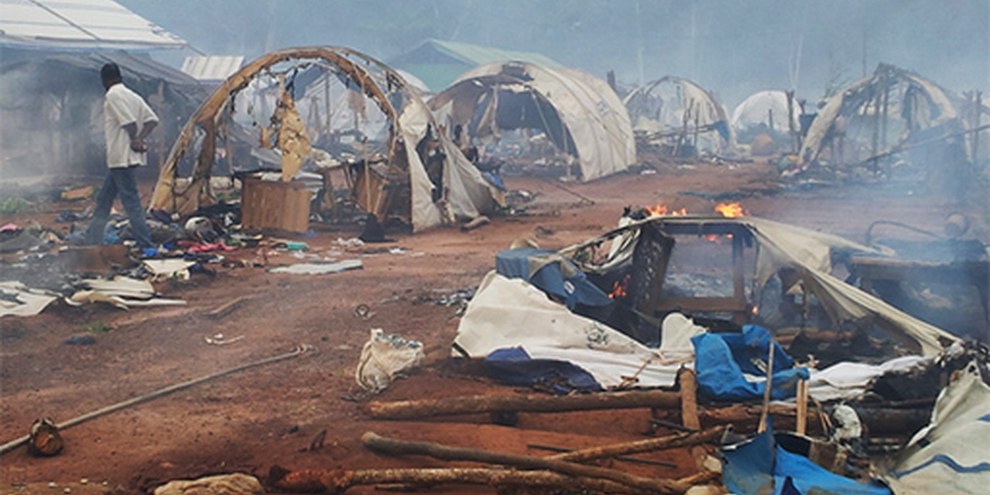 Nahibly Camp, en Côte d’Ivoire, quelques heures après sa destruction le 20 juillet 2012. © privé