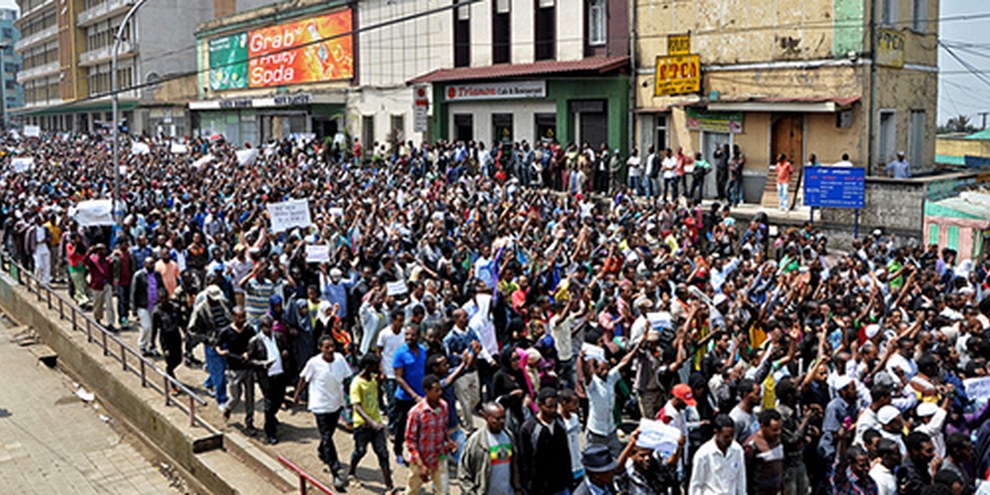 Organiser des manifestations critiques à l'égard du gouvernement, comme ici à Addis Ababa en 2013, s'avère être dangereux. © AFP/Getty Images 