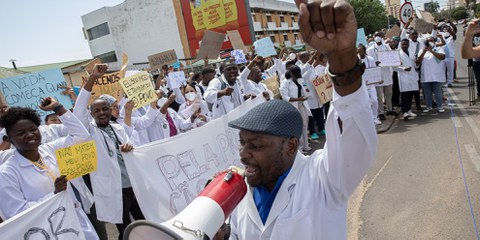 Le corps médical avait manifesté son soutien aux manifestant·e·s qui avaient subi la répression des forces de sécurité à la suite des élections présidentielles de 2024 © Alfredo Zuniga /AFP via Getty Images