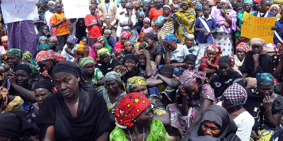 Les parents des lycéennes de Chibok enlevées par Boko Haram rassemblés pour réclamer leur libération, 14 avril 2015. © STRINGER/AFP/Getty Images