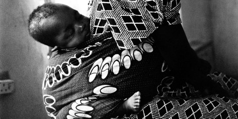 Dans la caserne de Giwa, des enfants de moins de cinq ans, dont des bébés, sont détenus dans trois cellules pour femmes, surpeuplées. © Amnesty International