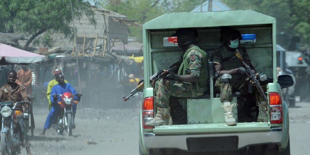 L’armée nigériane a commis de nombreux homicides illégaux et tenté de les dissimuler, en enterrant les corps et en dissimulant les preuves. © PIUS UTOMI EKPEI/AFP/Getty Images