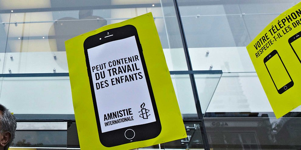 Manifestation d'Amnesty devant le magasin d’Apple à Montréal, juin 2016. © Rodolphe Beaulieu