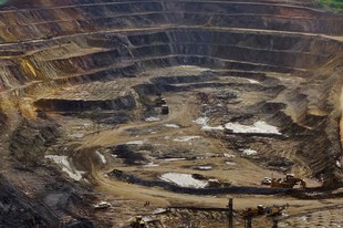 Trouver des solutions pérennes à la situation de crise dans les mines