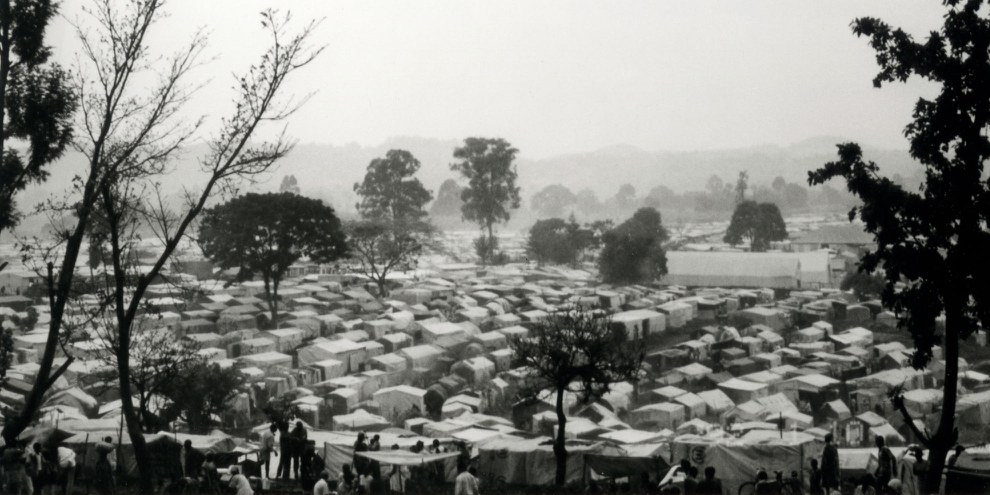 Camps de réfugiés rwandais au Zaïre. Ils sont plus de deux millions a avoir fui le Rwanda en raison du génocide. © Amnesty International