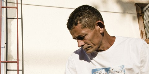Le père de Souza Lima, autre victime de la police militaire, tué au mois de février 2015.  | © AF Rodrigues/Anistia Internacional