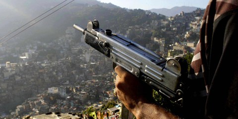 L’application «Cross-fire» vise à faire mieux connaître la réalité tragique de la violence des armes à Rio de Janeiro, et à inciter les autorités à prendre de vraies mesures pour résoudre cette crise. © Christian Franz Tragni/Demotix
