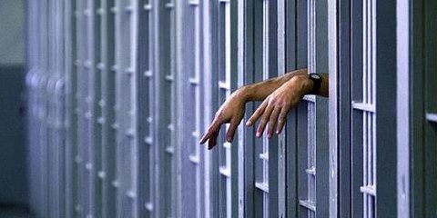 Les mains d'un détenu des couloirs de la morts dans une cellule de l'institution correctionnelle de Pontiac, à Pontiac, Illinois, aux Etats-Unis. © APGraphicsBank