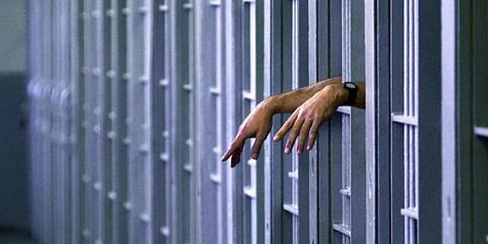 Les mains d'un détenu des couloirs de la morts dans une cellule de l'institution correctionnelle de Pontiac, à Pontiac, Illinois, aux Etats-Unis. © APGraphicsBank