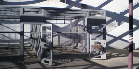 Cage de récréation dans la prison fédérale dans le Colorado. © DR