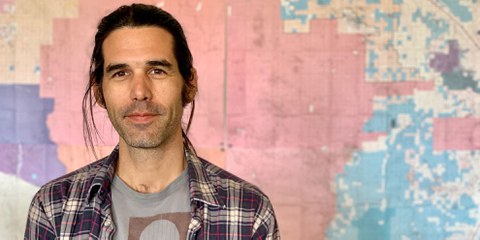 Scott Warren est poursuivi pour avoir fourni une aide humanitaire à Ajo, la ville où il habite, située dans une région désertique de l’Arizona. © Amnesty International