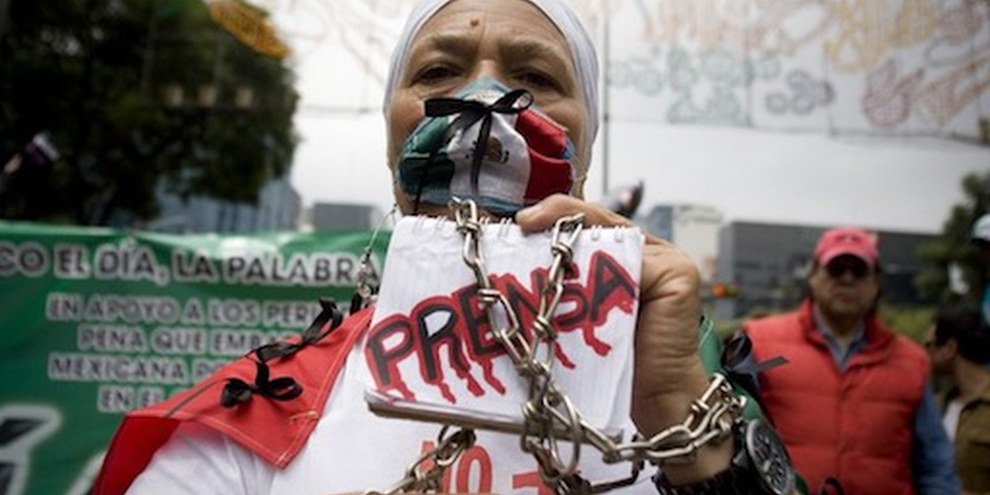 Les journalistes se font assassiné·e·s les un·e·s après les autres et justice ne leur est toujours pas rendue - ce que dénonçait cette femme journaliste en septembre 2011 au Mexique. ©  Ivan Duff Cuevas Hernandez/Demotix