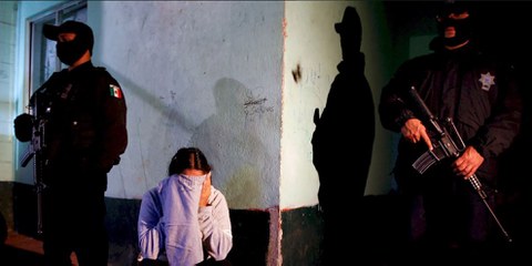 Dans le cadre d'une enquête menée avec 100 femmes détenues dans des prisons fédérales, toutes ont déclaré avoir subi une forme de violence sexuelle ou psychologique 72 ont déclaré avoir subi une agression sexuelle durant leur arrestation ou et 33 ont déclaré avoir été violées. © REUTERS