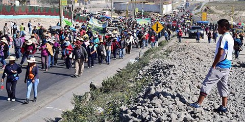 Quatre personnes ont été tuées, et des centaines d’autres blessées depuis la fin avril dans le cadre de manifestations contre le projet de mine d’extraction de cuivre Tía María. © EPA