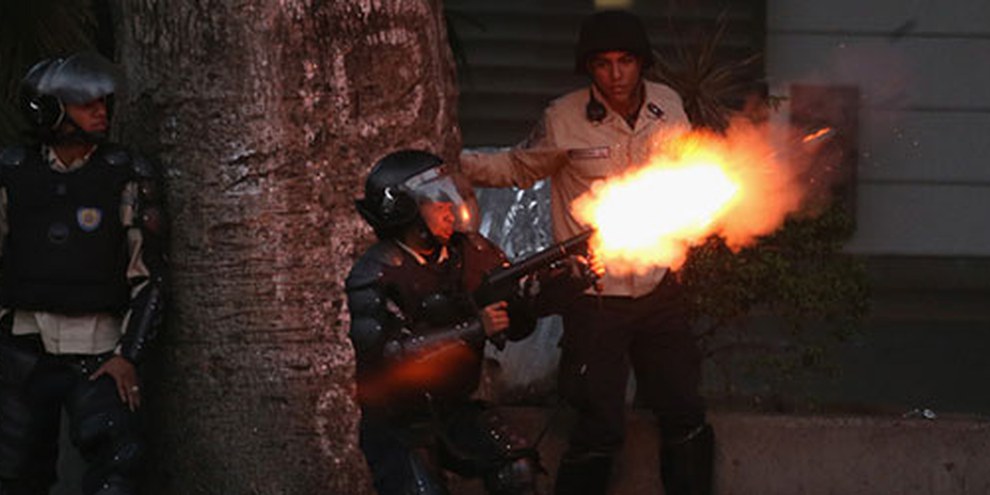 La police s'en est prise aux manifestants anti-gouvernement en mars 2014, à Caracas. © John Moore/Getty Images 