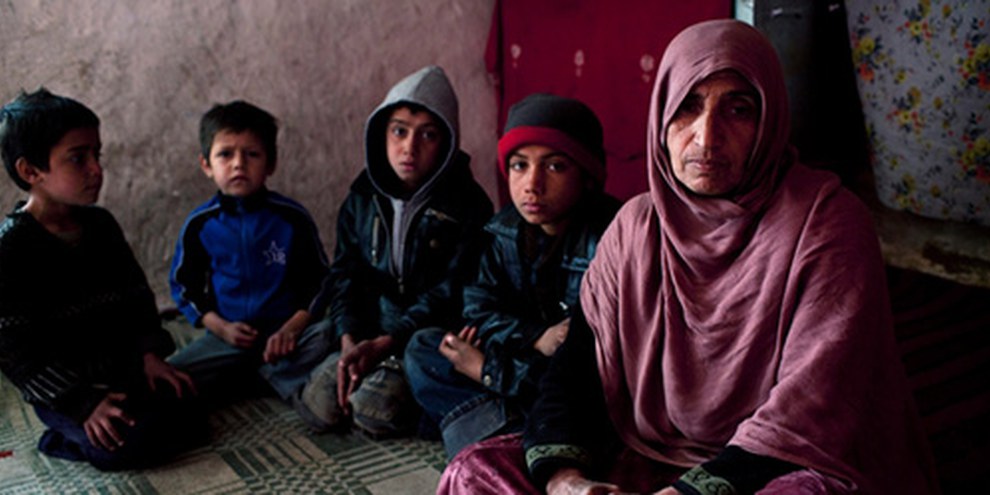 Les civils, et surtout les femmes, sont les premières victimes du conflit afghan. © UNHCR / J. Tanner 